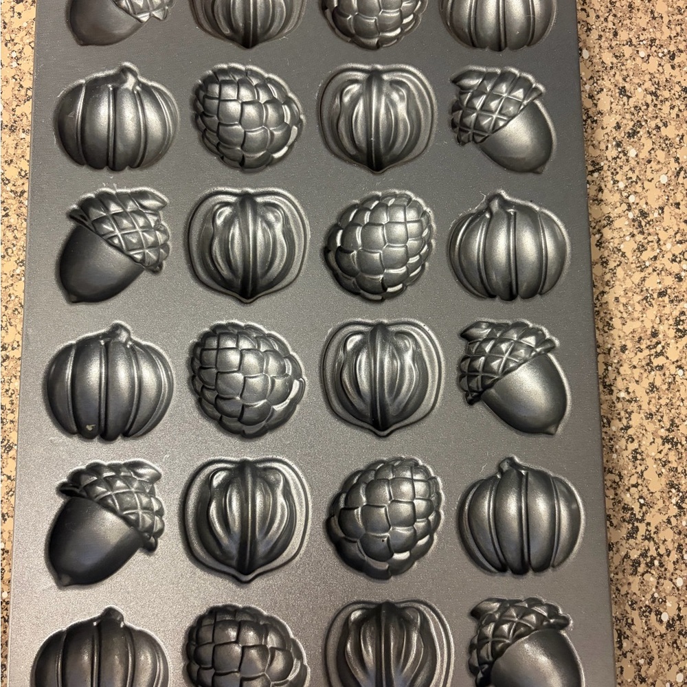 Harvest Mini Bundt and Acorn Cake Pan - Silver